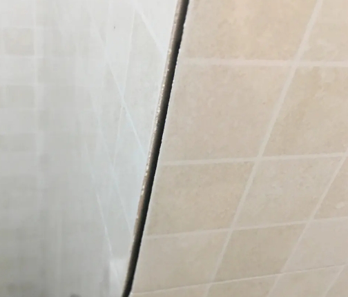 津市瓷砖空鼓维修公司分享阳台瓷砖脱落的修复过程可以分为以下几个步骤